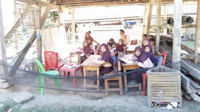 Kadis Dikbud Pinrang Janji Bangunkan Sekolah untuk Siswa 