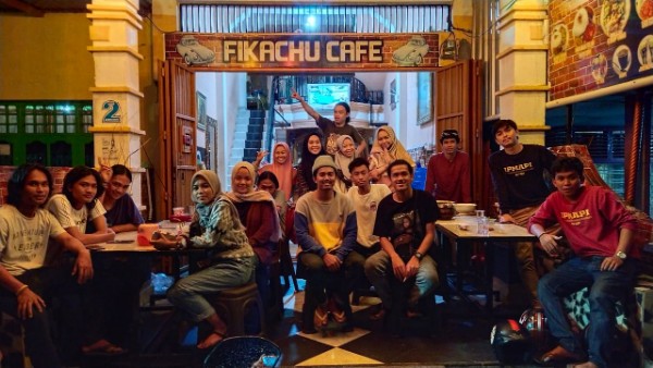 Mahasiswa Jogyakarta Asal Pinrang Berbagi Takjil dan Masker di Kampung Halaman