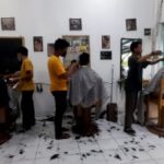 Berita Foto: Pangkas Rambut Ramai Pelanggan Jelang Lebaran