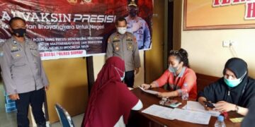 Ratusan Warga Ikuti Vaksin di Gerai Vaksin Presisi Mapolsek Pitu Riase
