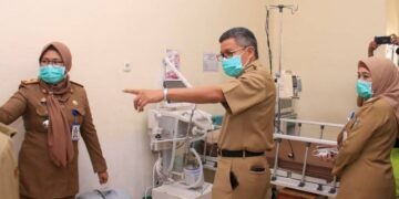 Taufan Pawe Pastikan Kamar dan Tempat Tidur Ruang Isolasi Pasien Covid-19 Aman