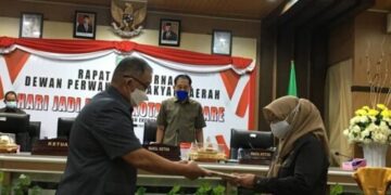 Pemkot Parepare Serahkan Renperda Pendidikan ke DPRD