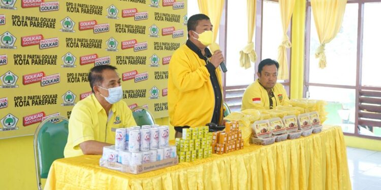 Instruksi Langsung Ketua DPD I, Golkar Parepare Bagikan Ratusan Paket Vitamin ke Warga yang Isolasi Mandiri