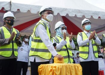 Wali Kota Parepare Resmikan Pemasangan Tiang Pancang Masjid Terapung BJ Habibie