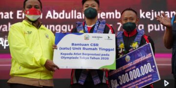Plt Gubernur Sulsel Serahkan Bonus Uang hingga Rumah Bagi Rahmat Erwin Abdullah, Lifter Peraih Perunggu pada Olimpiade Tokyo 2020