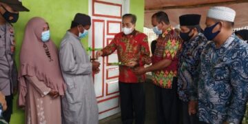 Bupati Sidrap Hadiri Penyerahan Bedah Rumah Warga Tete Aji
