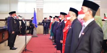 PLT Gubernur Sulsel Sematkan Satyalancana dari Presiden pada 1.835 PNS Pemprov