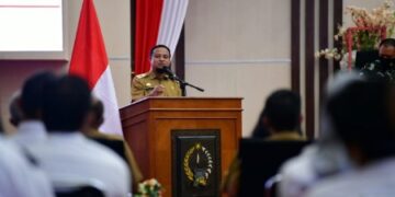 Serahkan Bantuan 10.500 Paket Sembako ke Pemda se Sulsel, Plt Gubernur Minta Penyaluran Tepat Sasaran