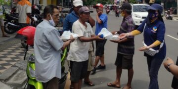 Pekan Ketujuh Jumat Berbagi, Konsistensi DPD NasDem Parepare Bantu Warga Di Masa Pandemi