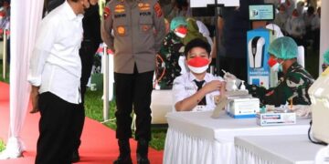 Presiden Jokowi Pantau Vaksinasi Kolaborasi Kebangsaan bagi Para Pelajar