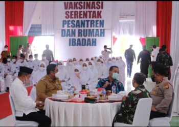 Plt Gubernur Sulsel Hadiri Vaksinasi Pesantren dan Rumah Ibadah di Maros
