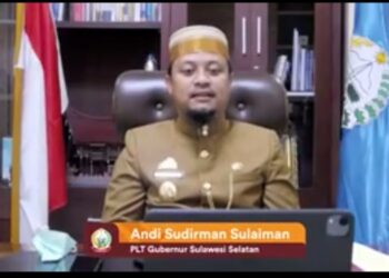 Kenakan Pakaian Khas Bugis, Plt Gubernur Sulsel Ikuti Rapat Paripurna 17 Tahun Sulawesi Barat