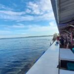 FOTO : Puluhan Warga Berenang di Pantai Senggol Parepare