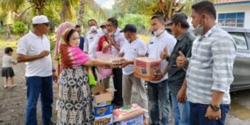 Comunity Onthel Duampanua Bantu Korban Angin Kencang