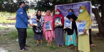 Wujud Syukur Dua Dekade Partai Demokrat, HBN Bagikan Ratusan Paket Beras ke Warga