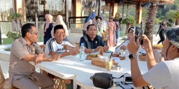 Duduk Satu Meja, Ditanya Apakah Bahas Politik, Tokoh Politik Sidrap Ini Kompak Jawab Tidak