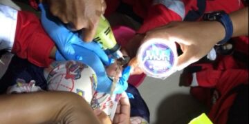 Tim Rescue Damkar Makassar Lepas Cincin Anak di Jari