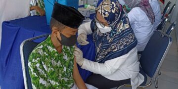 118 Siswa Ikuti Vaksinasi Kedua di SMP Muhammadiyah I Makassar