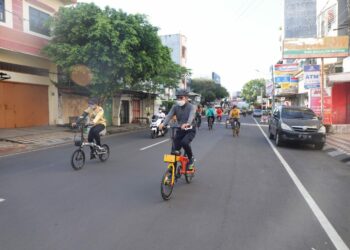 Wali Kota Parepare Berkeliling Dengan Sepeda Sapa Warga