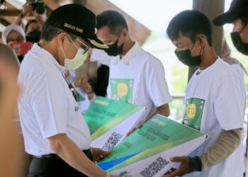 Pemkot Parepare Beri 1.250 Kartu BPJS Ketenagakerjaan Untuk Petani