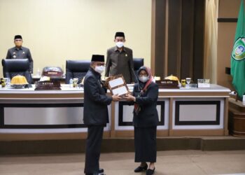 Wali Kota Parepare Serahkan Ranperda RJU Ke DPRD