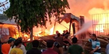 Tempat Usaha Maeubel di Pinrang Terbakar, Tiga Orang Terluka