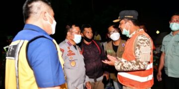 Malam Malam Plt Gubernur Sulsel ke Luwu, Tinjau Penanganan Jembatan