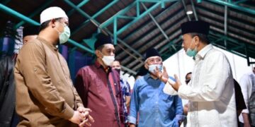 Plt Gubernur Sulsel dan Ketua DPP PAN Salat Subuh Bareng di Al-Markaz