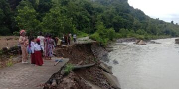 Banjir Hingga Longsor Terjadi di Barru, Plt Gubernur Pastikan Penyaluran Bantuan
