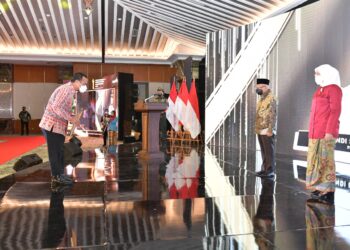 Plt Gubernur Sulsel Terima Penganugerahan Produktivitas Paramakarya 2021