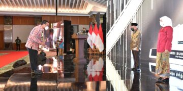 Plt Gubernur Sulsel Terima Penganugerahan Produktivitas Paramakarya 2021