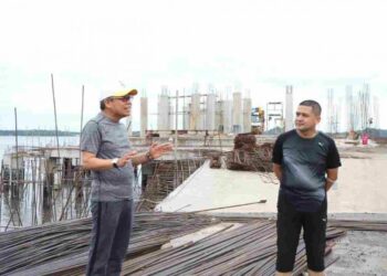 Taufan Pawe Manfaatkan Akhir Pekan Kunjungi Lokasi Pembangunan Mesjid Terapung Parepare