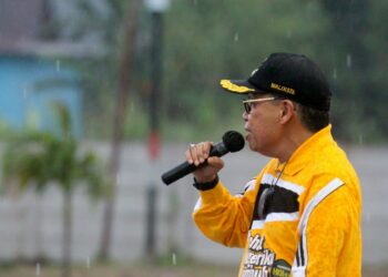 Diguyur Hujan, Taufan Pawe Semangati Nakes Dipuncak HKN ke-57