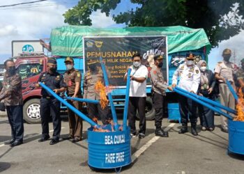 Bea Cukai Musnahkan Rokok dan Minuman Alkohol Senilai Rp1,6 Miliar