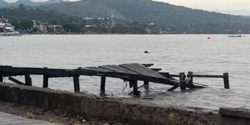 Dihantam Gelombang, Dermaga di Mattirotasi Parepare Rusak