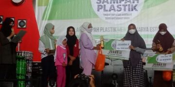 SMAN 10 Pinrang Raih Juara Lomba Kreasi Daur Ulang Sampah Plastik Se-Kabupaten Pinrang