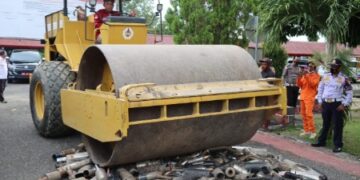Tutup Akhir Tahun, Polres Wajo Musnahkan Ribuan Botol Miras dan Ratusan Knalpot Racing