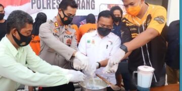 Penghujung Tahun, Polres Pinrang Blender Sabu 1,6 kg
