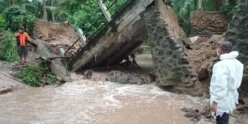 Usai Hujan Lebat, Jembatan Ambruk di Gorontalo