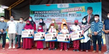 Di Acara Penyaluran Beasiswa PIP, Mitra MB Sebut Support Program Cetak 100 Doktor di Enrekang