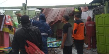 Angin Kencang Terjang Daeng Tantu Makassar, BPBD Sulsel Salurkan Bantuan
