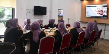 DWP Unit Dinas Kominfoperss Ikuti Webinar Bahas Dampak Nikah Dini