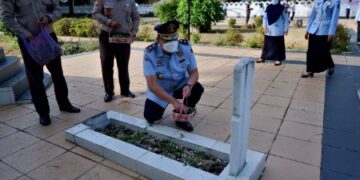 Hormati Jasa Pahlawan, Momen HBI ke 72 Kanim Parepare Gelar Upacara Tabur Bunga