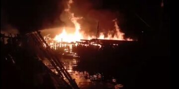 Dua Kapal Terbakar di Pelabuhan Lontangnge Parepare