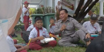 Puluhan Murid SD di Sidrap Datangi Kantor DPRD