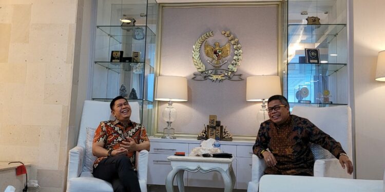 Taufan Pawe Temui Adies Kadir Bahas Kegiatan HUT MKGR