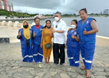 Taufan Pawe Dikenal Masyarakat Luas, Pengunjung Pantai Losari Rebutan Minta Foto Bareng