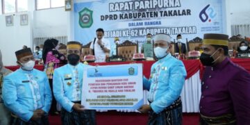 Komitmen Tuntaskan Isu Abrasi di Takalar, Andi Sudirman Beri Bantuan Keuangan Rp15 Miliar