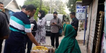 Usai Salat Subuh Andi Sudirman Olahraga dan Beli Emping Serta Uhu-uhu di Bira