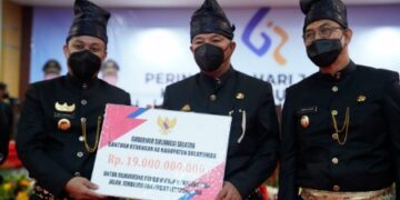 Kado HUT Bulukumba ke 62, Plt Gubernur Sulsel Beri Bantuan Keuangan Rp 19 Miliar